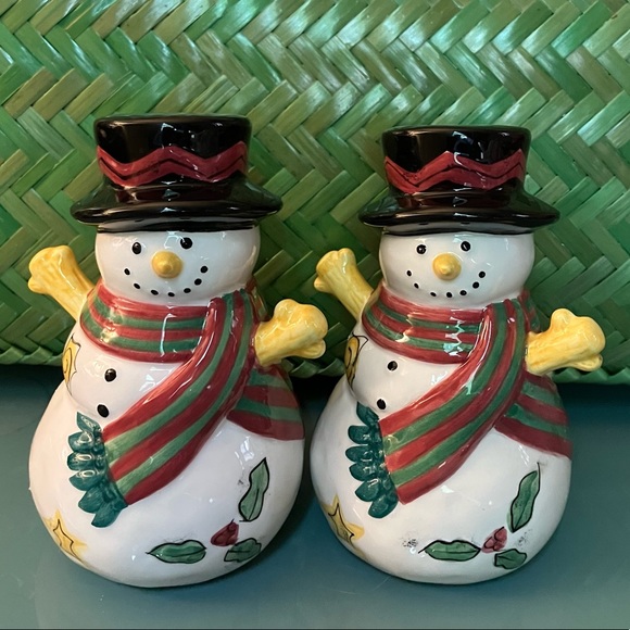 SANGO THE SWEET SHOPPE CHRISTMAS SNOWMAN SALT & PEPPER SHAKERS